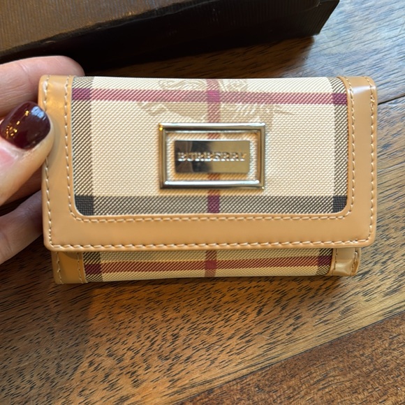 Burberrys of London Key Holder NEW IN BOX! - Picture 2 of 6